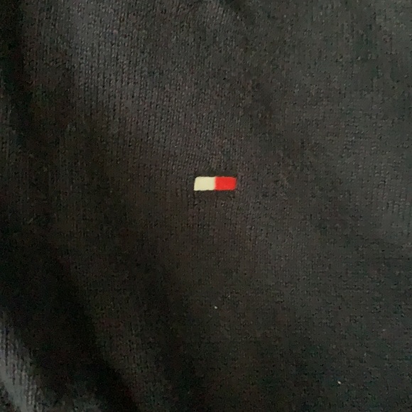 ⭐️3/$20 Tommy Hilfiger Long Sleeve - Picture 3 of 3